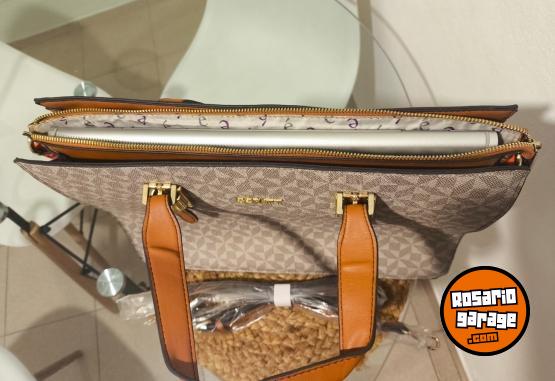 Indumentaria - Cartera Porta NOTEBOOK IMPORTADA NUEVA!!! LIQUIDO!!! - En Venta