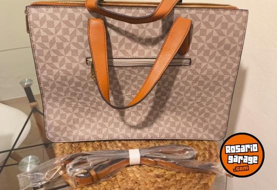 Indumentaria - Cartera Porta NOTEBOOK IMPORTADA NUEVA!!! LIQUIDO!!! - En Venta