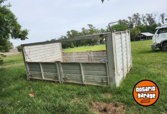 Camiones y Gras - Caja chasis baranda volcable - En Venta