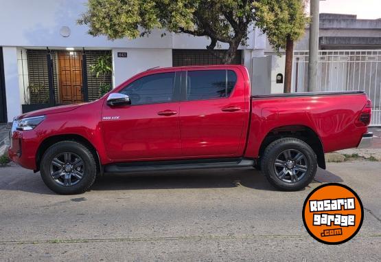 Camionetas - Toyota Hilux 2023 Diesel 11000Km - En Venta