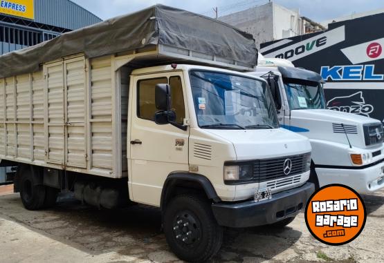 Camiones y Grúas - Mb 710 año 2001 - En Venta