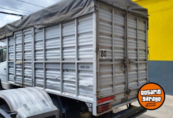 Camiones y Grúas - Mb 710 año 2001 - En Venta