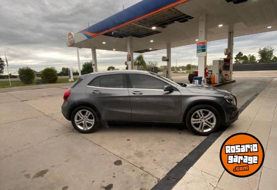 Autos - Mercedes Benz GLA 200 2017 Nafta 130000Km - En Venta