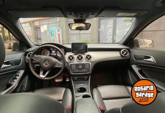 Autos - Mercedes Benz GLA 200 2017 Nafta 130000Km - En Venta