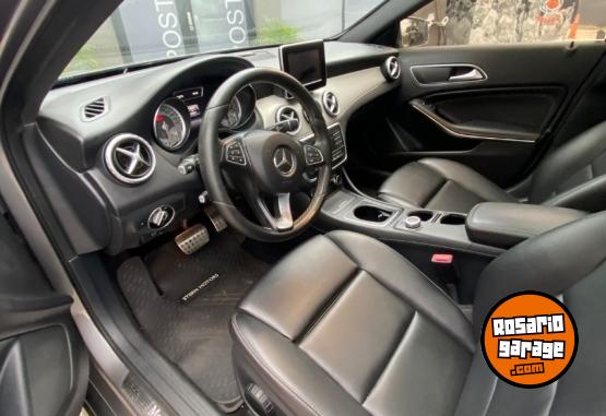 Autos - Mercedes Benz GLA 200 2017 Nafta 130000Km - En Venta