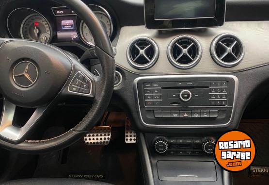 Autos - Mercedes Benz GLA 200 2017 Nafta 130000Km - En Venta