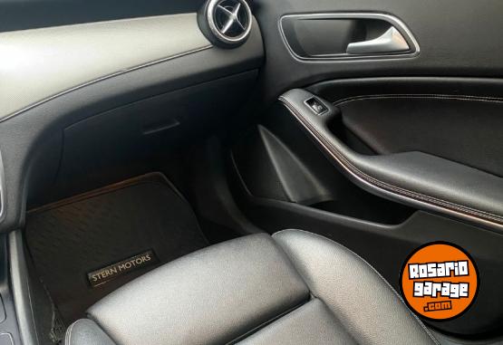Autos - Mercedes Benz GLA 200 2017 Nafta 130000Km - En Venta