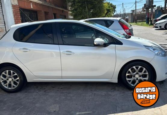 Autos - Peugeot 208 allure 2015 Nafta 114000Km - En Venta