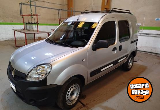 Utilitarios - Renault Kangoo PH3 confort 1.6 2016 Nafta 115000Km - En Venta