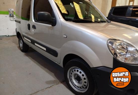 Utilitarios - Renault Kangoo PH3 confort 1.6 2016 Nafta 115000Km - En Venta