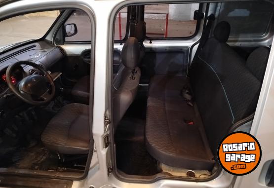 Utilitarios - Renault Kangoo PH3 confort 1.6 2016 Nafta 115000Km - En Venta