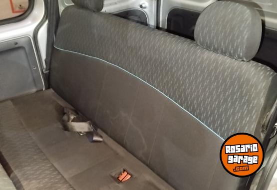 Utilitarios - Renault Kangoo PH3 confort 1.6 2016 Nafta 115000Km - En Venta