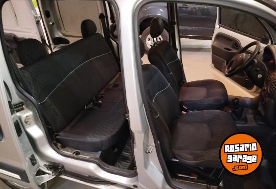 Utilitarios - Renault Kangoo PH3 confort 1.6 2016 Nafta 115000Km - En Venta