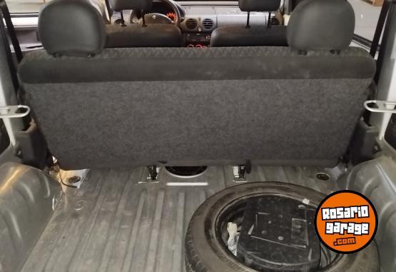 Utilitarios - Renault Kangoo PH3 confort 1.6 2016 Nafta 115000Km - En Venta