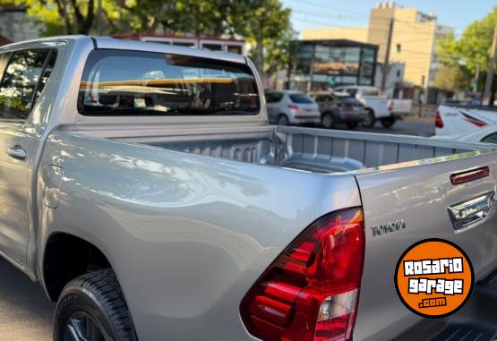 Camionetas - Toyota HILUX SR 2025 Diesel 3Km - En Venta
