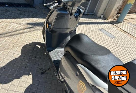 Motos - Kymco Like 2022 Nafta 10000Km - En Venta