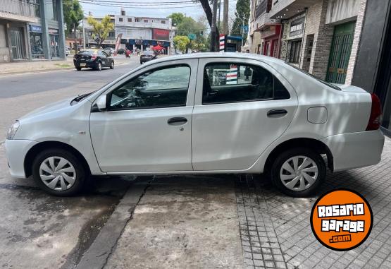 Autos - Toyota Etios 1.5 x sedan 4 ptas 2022 Nafta 62000Km - En Venta