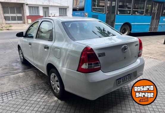 Autos - Toyota Etios 1.5 x sedan 4 ptas 2022 Nafta 62000Km - En Venta