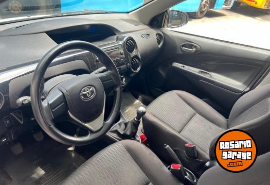 Autos - Toyota Etios 1.5 x sedan 4 ptas 2022 Nafta 62000Km - En Venta