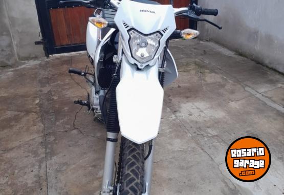 Motos - Honda Tornado 2023 Nafta 6000Km - En Venta