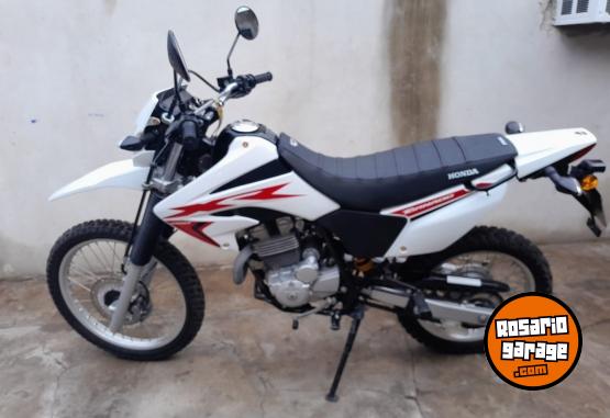 Motos - Honda Tornado 2023 Nafta 6000Km - En Venta