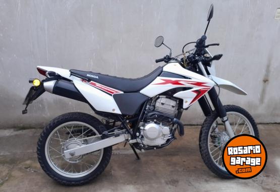 Motos - Honda Tornado 2023 Nafta 6000Km - En Venta