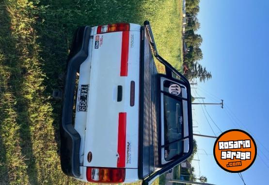 Camionetas - Toyota HILUX 2.5 pack TD 4x2 2010 Diesel 360000Km - En Venta