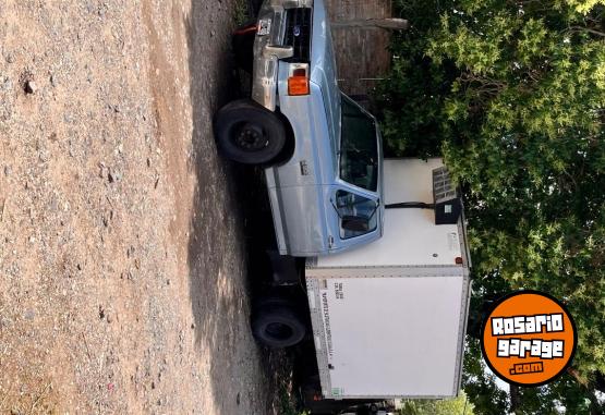 Camiones y Gras - Ford 350 equipo de frio - En Venta