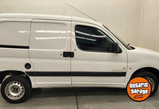 Utilitarios - Peugeot Partner furgon Hdi 2016 Diesel 120000Km - En Venta