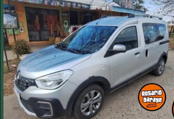 Utilitarios - Renault Kangoo 2022 GNC 82000Km - En Venta