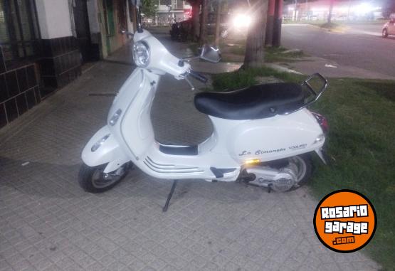 Motos - Vespa Vlx 150 2022 Nafta 9500Km - En Venta