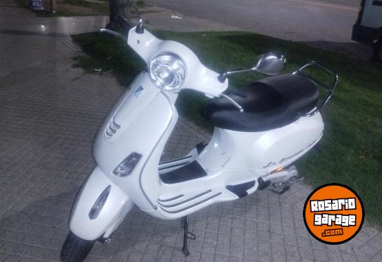 Motos - Vespa Vlx 150 2022 Nafta 9500Km - En Venta