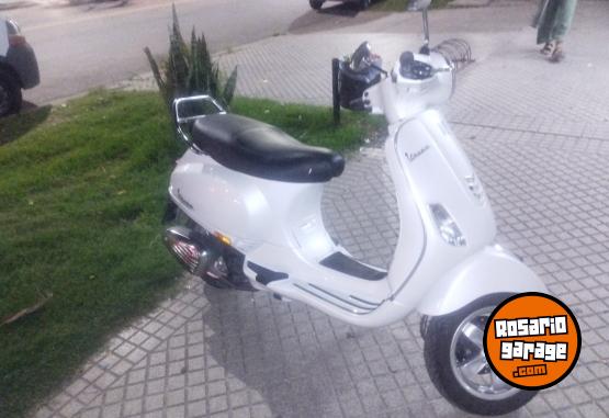 Motos - Vespa Vlx 150 2022 Nafta 9500Km - En Venta