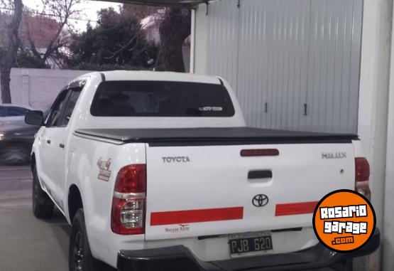 Camionetas - Toyota Hilux Dx 2.5 pack 4x4 2015 Diesel 240000Km - En Venta