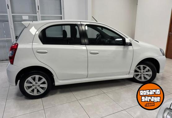 Autos - Toyota ETIOS XLS 2017 Nafta 84000Km - En Venta