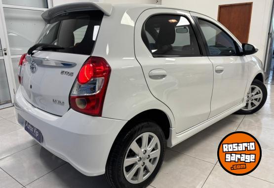 Autos - Toyota ETIOS XLS 2017 Nafta 84000Km - En Venta