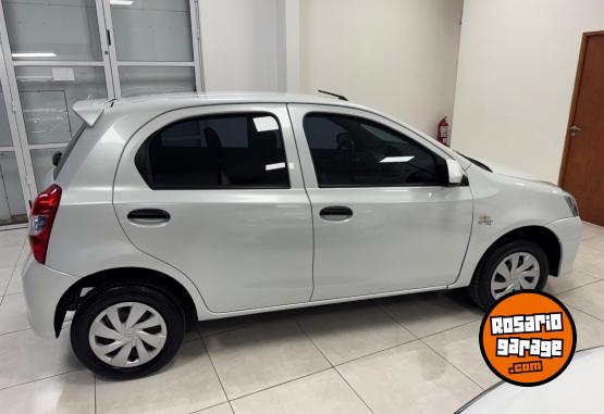 Autos - Toyota ETIOS X 2023 Nafta 19000Km - En Venta