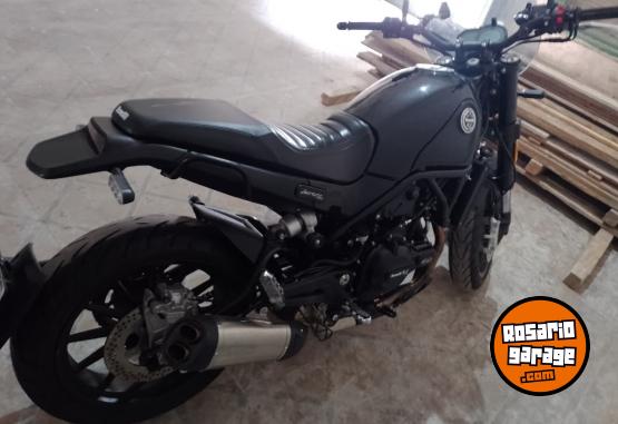 Motos - Benelli Leoncino 2021 Nafta 7700Km - En Venta