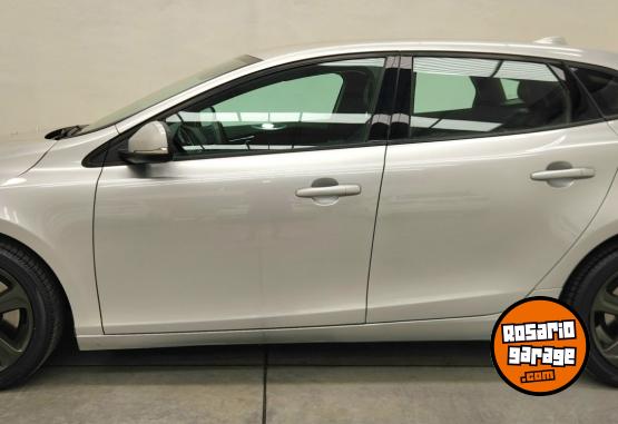 Autos - Volvo V40 Momentum 2.0t 2017 Nafta 80000Km - En Venta