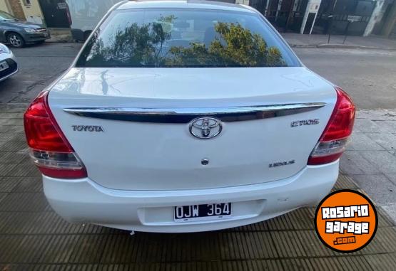 Autos - Toyota Etios 2014 Nafta 150000Km - En Venta