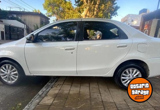 Autos - Toyota Etios 2014 Nafta 150000Km - En Venta