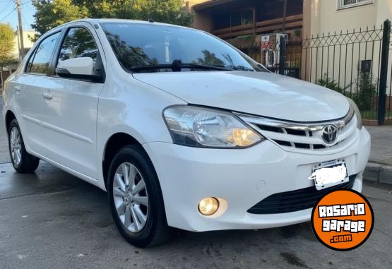 Autos - Toyota Etios 2014 Nafta 150000Km - En Venta