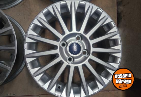 Accesorios para Autos - Llantas 16" Ford Fiesta Kinetic Impecables $600.000 las 4. NO BAJO PRECIO - En Venta