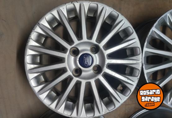 Accesorios para Autos - Llantas 16" Ford Fiesta Kinetic Impecables $600.000 las 4. NO BAJO PRECIO - En Venta