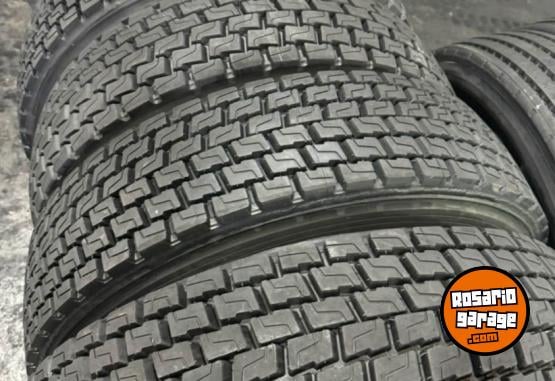 Camiones y Grúas - Scania 113. Lote de cubierta recapadas 295 - En Venta