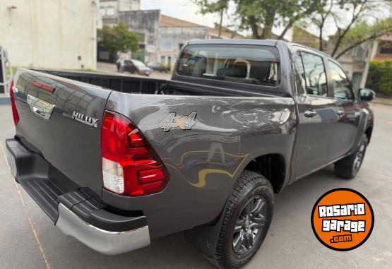 Camionetas - Toyota HILUX SR 4x4 2025 Diesel 3Km - En Venta