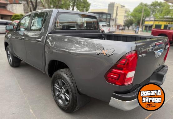 Camionetas - Toyota HILUX SR 4x4 2025 Diesel 3Km - En Venta