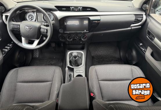 Camionetas - Toyota HILUX SR 4x4 2025 Diesel 3Km - En Venta