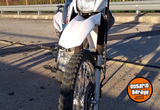 Motos - Corven R1 2022 Nafta 3800Km - En Venta