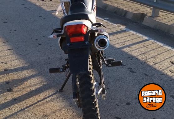 Motos - Corven R1 2022 Nafta 3800Km - En Venta